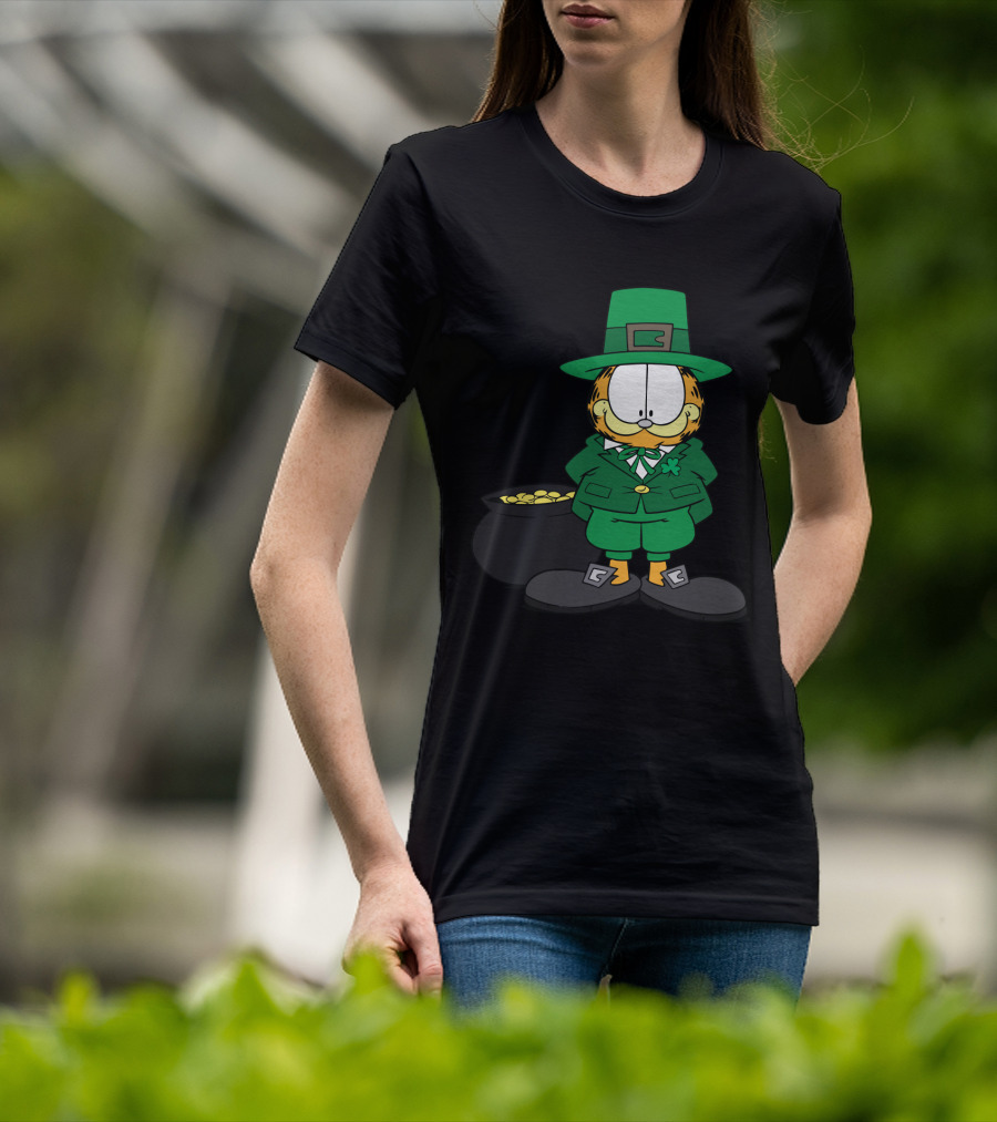 Garfield St. Patrick's Day Leprechaun With Pot Of Gold T-Shirt