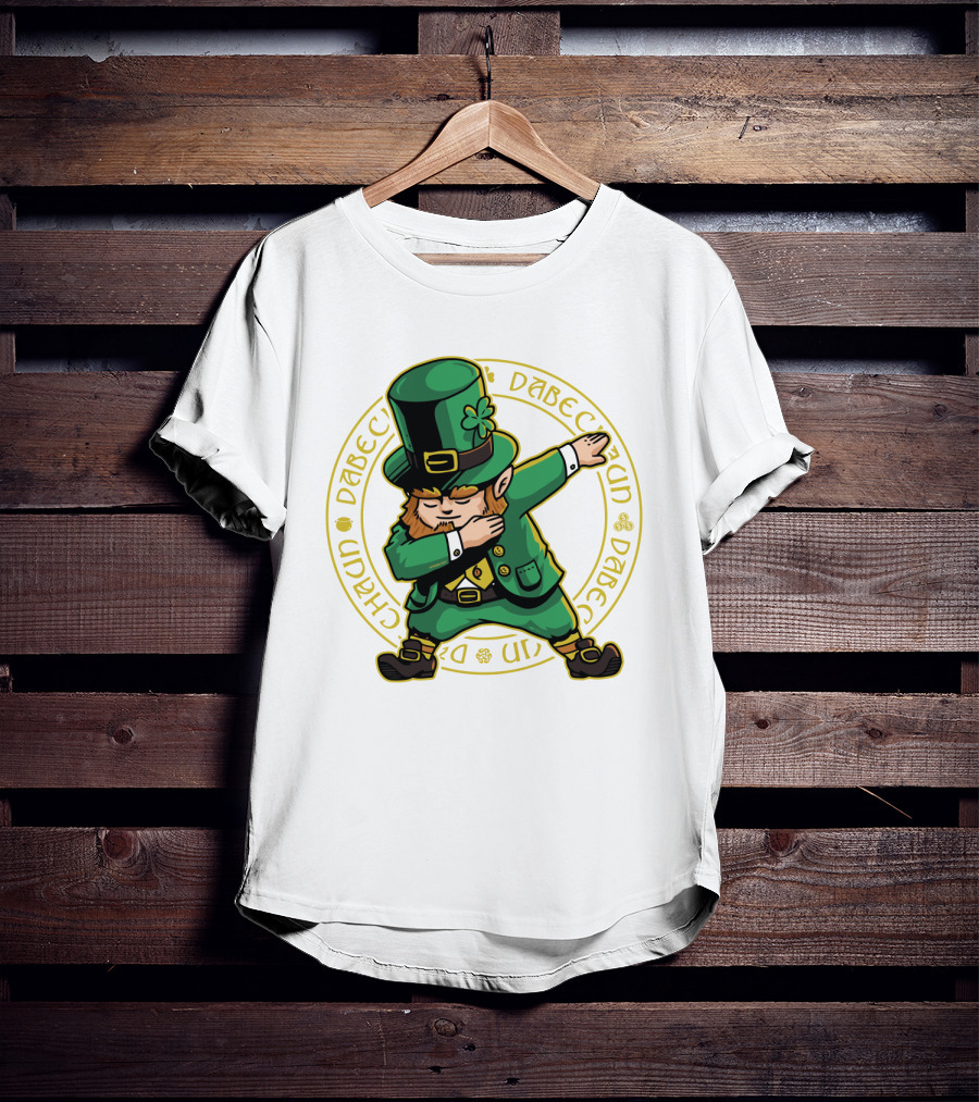 St Patrick's Day Dabbing Leprechaun With Shamrock Hat T-Shirt