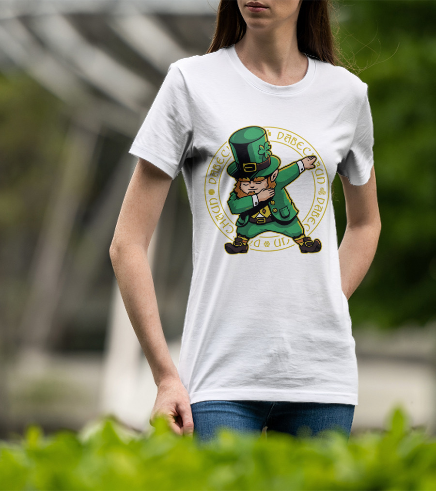St Patrick's Day Dabbing Leprechaun With Shamrock Hat T-Shirt
