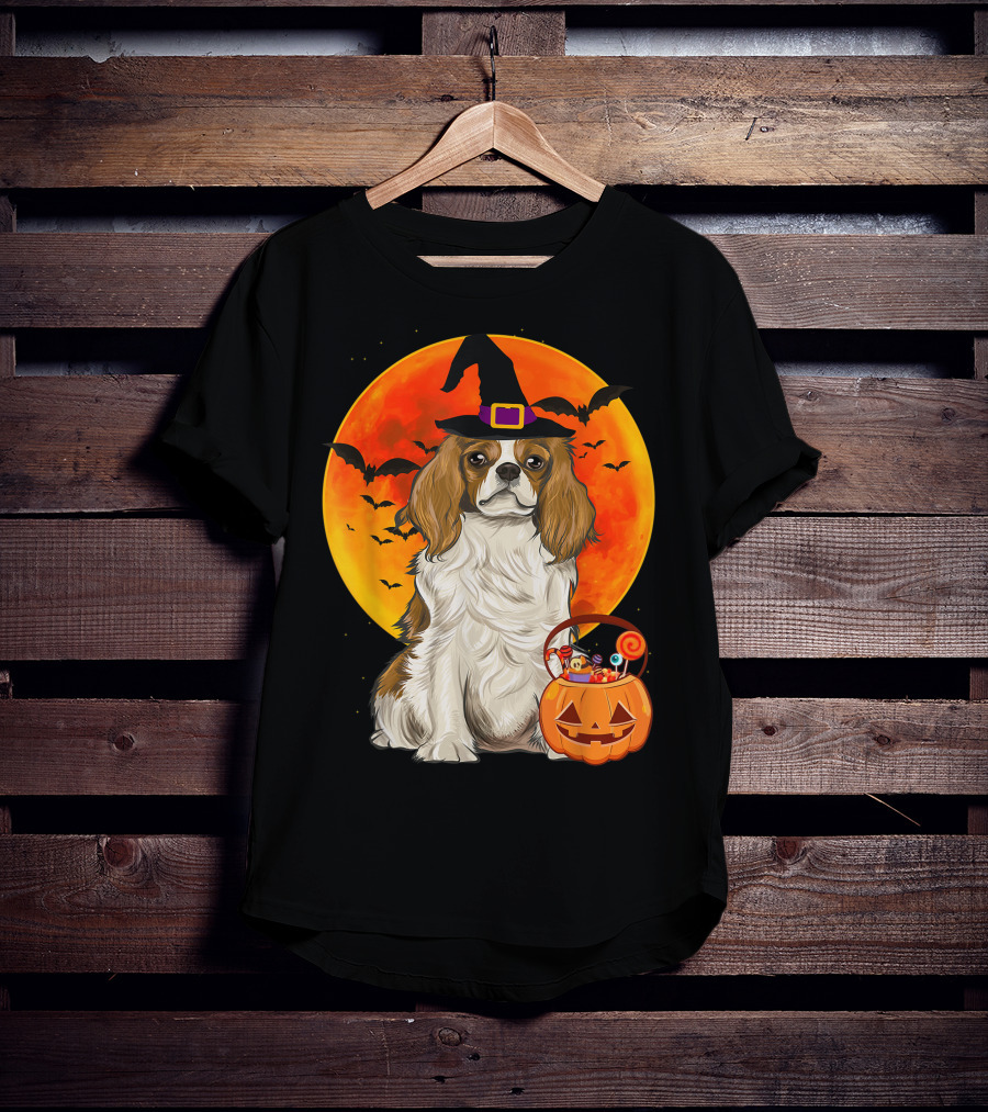 Halloween Cavalier Charles Spaniel With Pumpkin And Bats T-Shirt