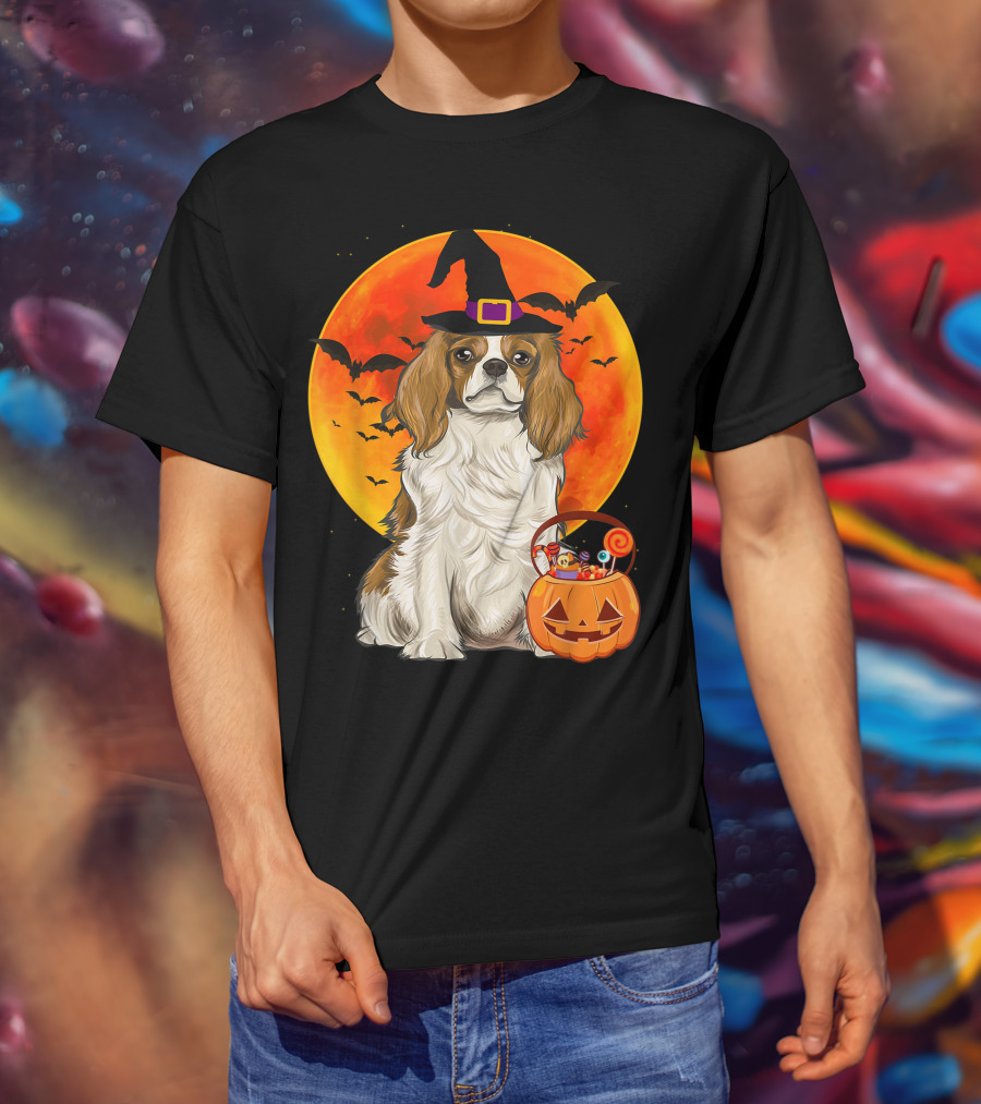 Halloween Cavalier Charles Spaniel With Pumpkin And Bats T-Shirt