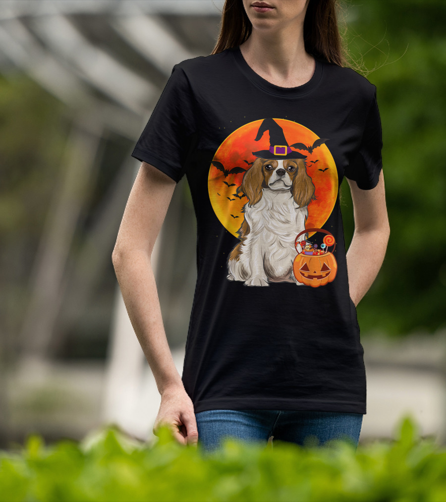 Halloween Cavalier Charles Spaniel With Pumpkin And Bats T-Shirt