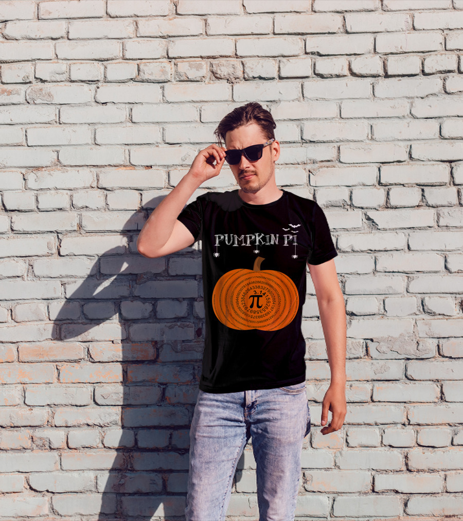 Pumpkin Pi Halloween Math Teachers Pumpkin With Pi Symbol And Bats T-Shirt