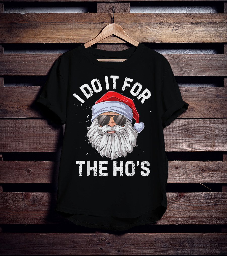 I Do It For The Ho's Funny Inappropriate Santa With Sunglasses And Red Hat T-Shirt