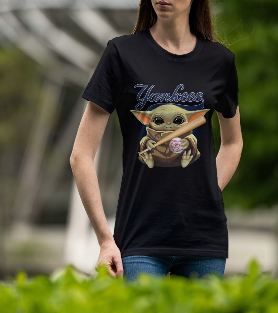 Yankees Baby Alien Holding Baseball Bat And Ball T-Shirt