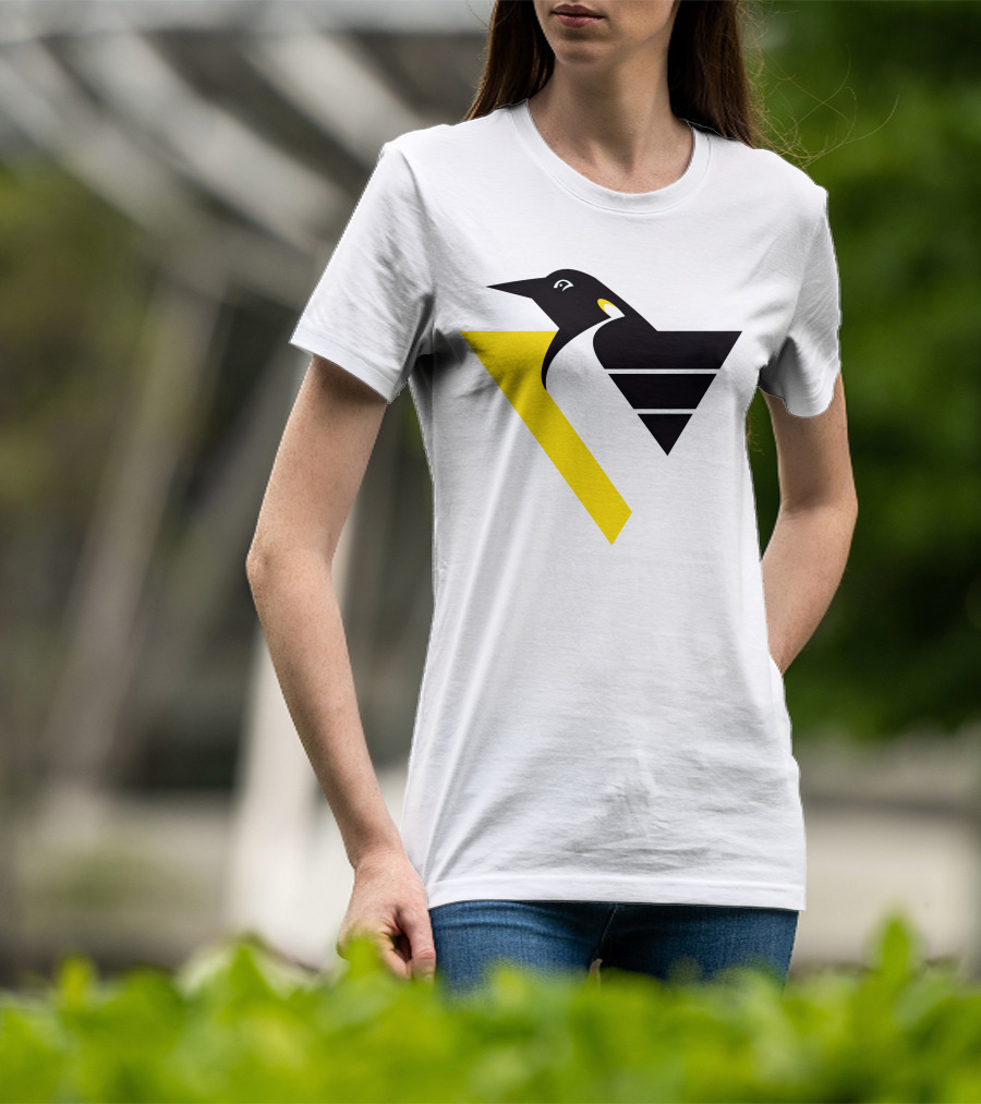 Pittsburgh Penguins Retro Penguin Triangles T-Shirt