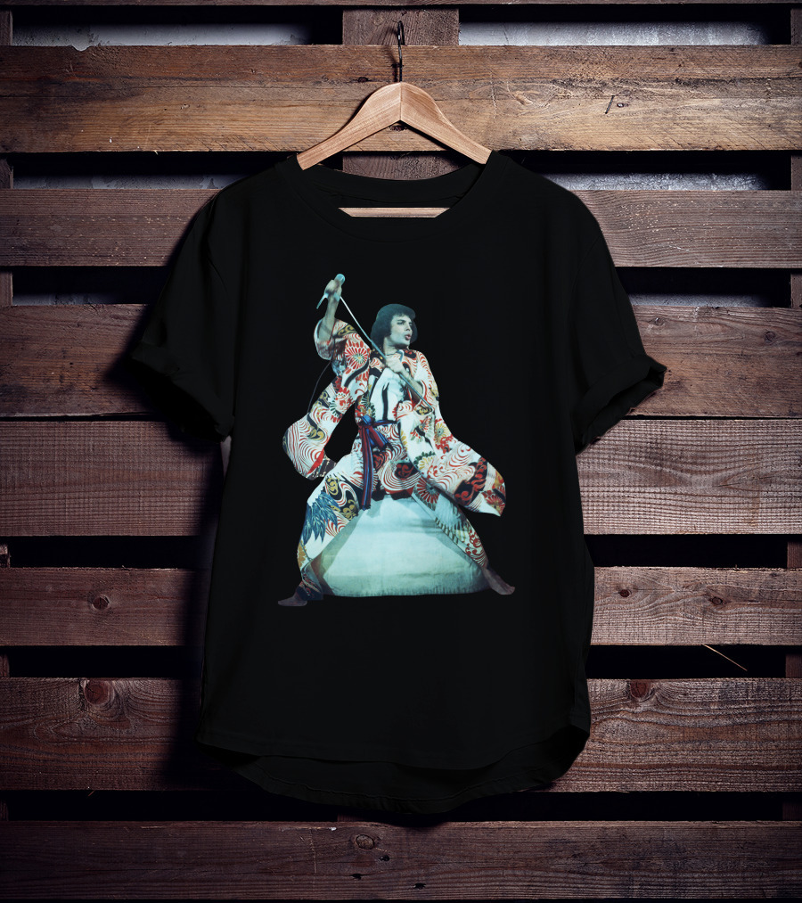 Qun Warrior In Traditional Kimono With Sword T-Shirt