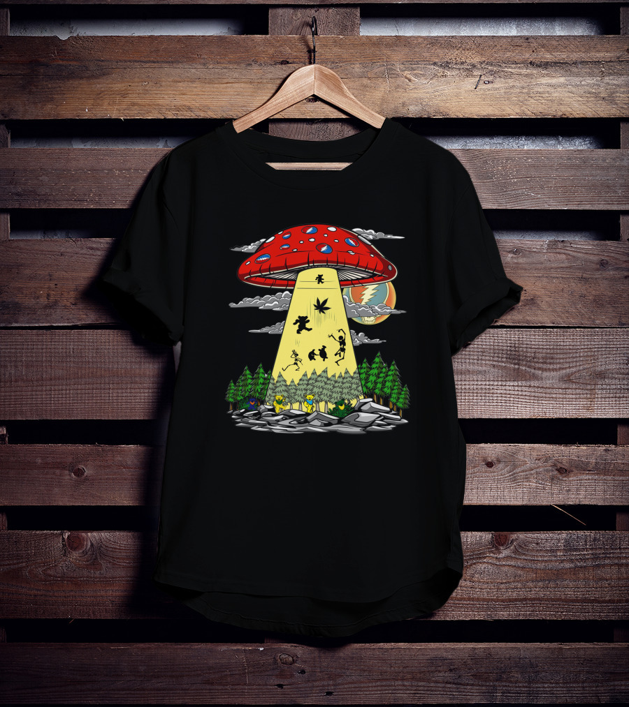 Grateful Dead Dancing Bears Under Psychedelic Mushroom Spaceship T-Shirt