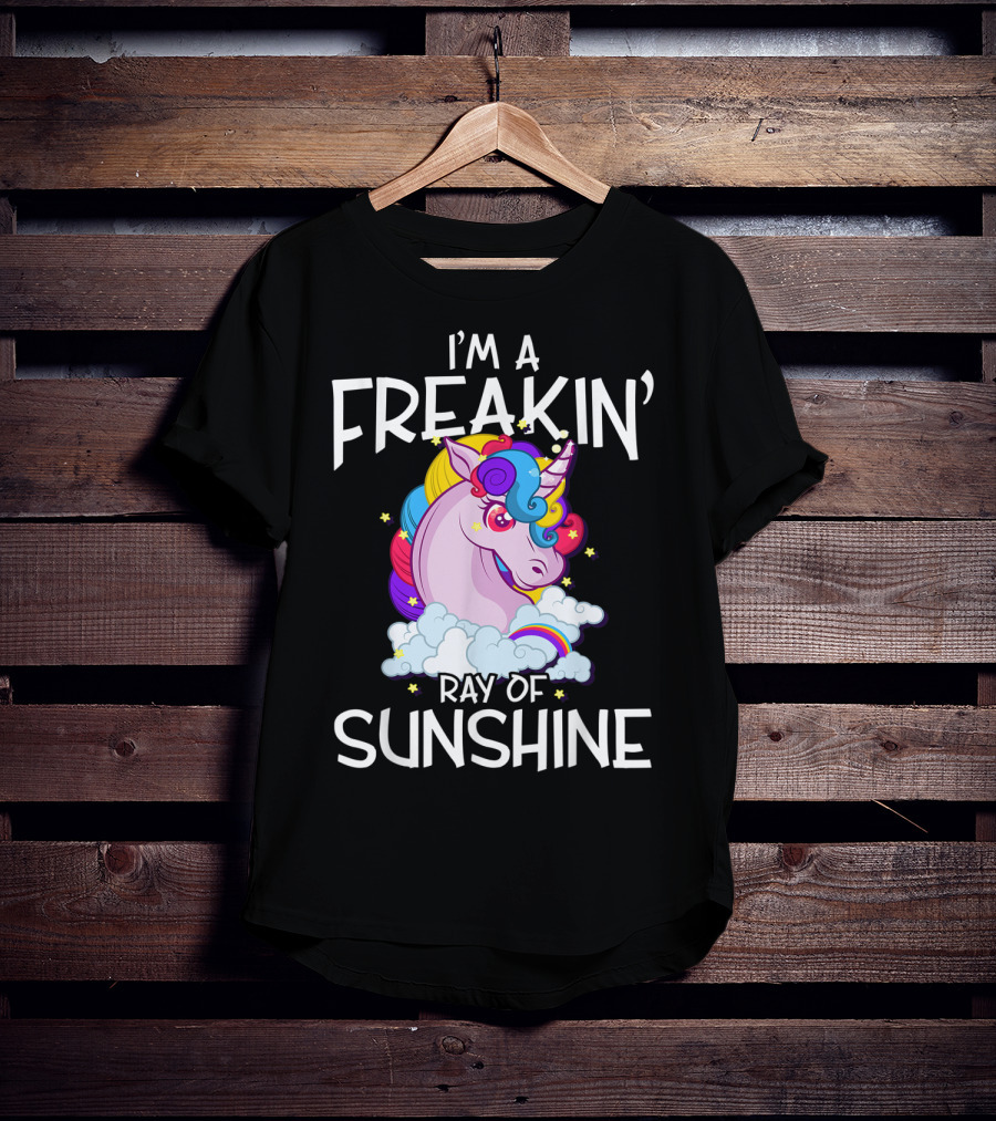 I'm A Freakin' Ray Of Sunshine Rainbow Unicorn Vintage 1970s 1980s T-Shirt
