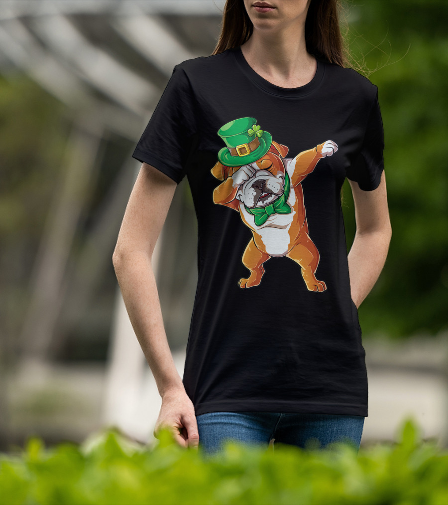 Dabbing English Bulldog St Patricks Day Leprechaun Hat Bow Tie T-Shirt