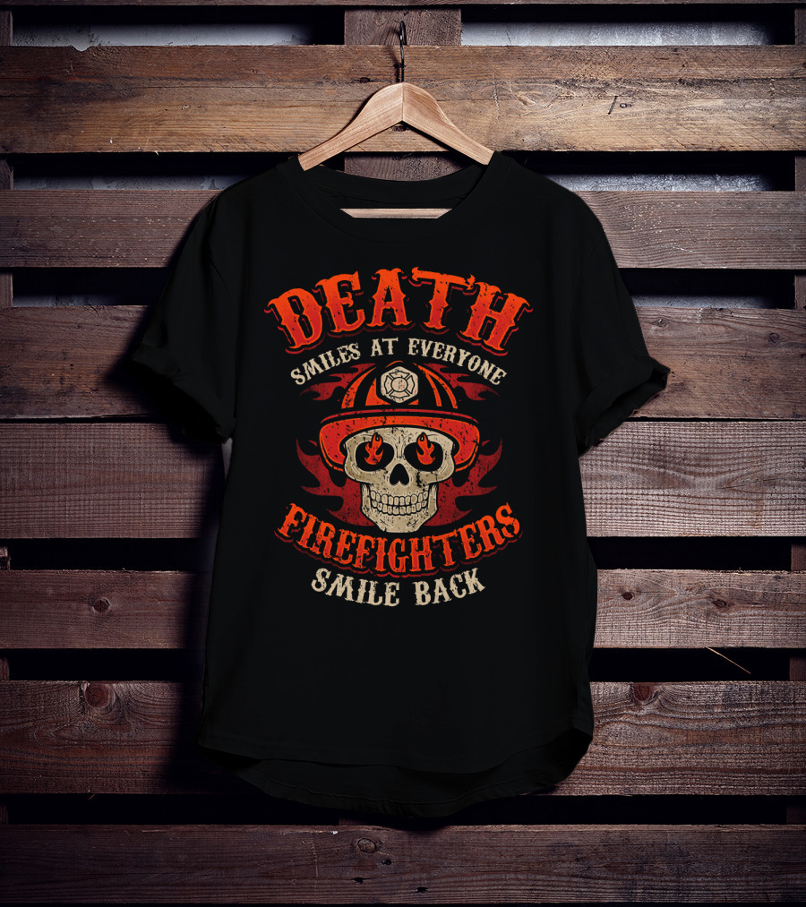 Death Smiles At Everyone Firefighters Smile Back Skull Fire Helmet T-Shirt