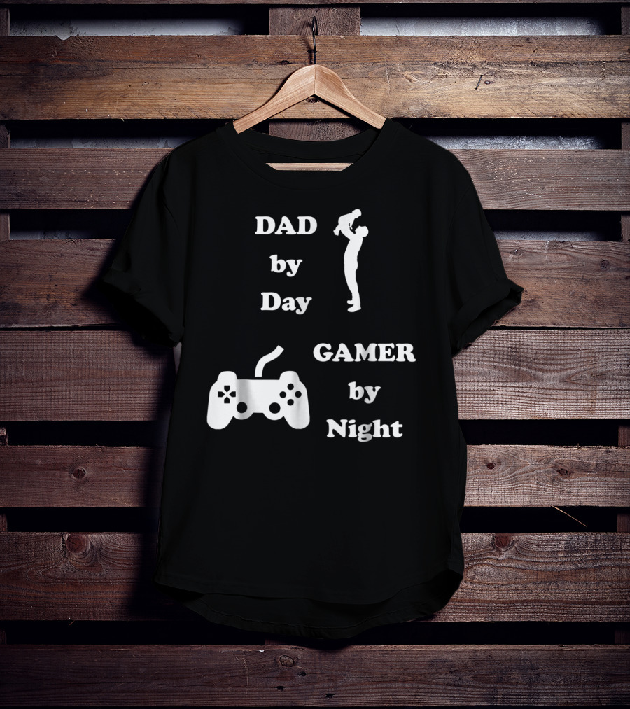 DAD By Day GAMER By Night Gamer Dad Controller T-Shirt