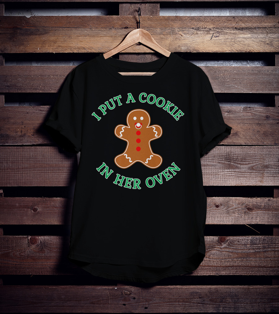 I Put A Cookie In Her Oven Christmas Pregnancy Baby Reveal Pregnant Dad T-Shirt