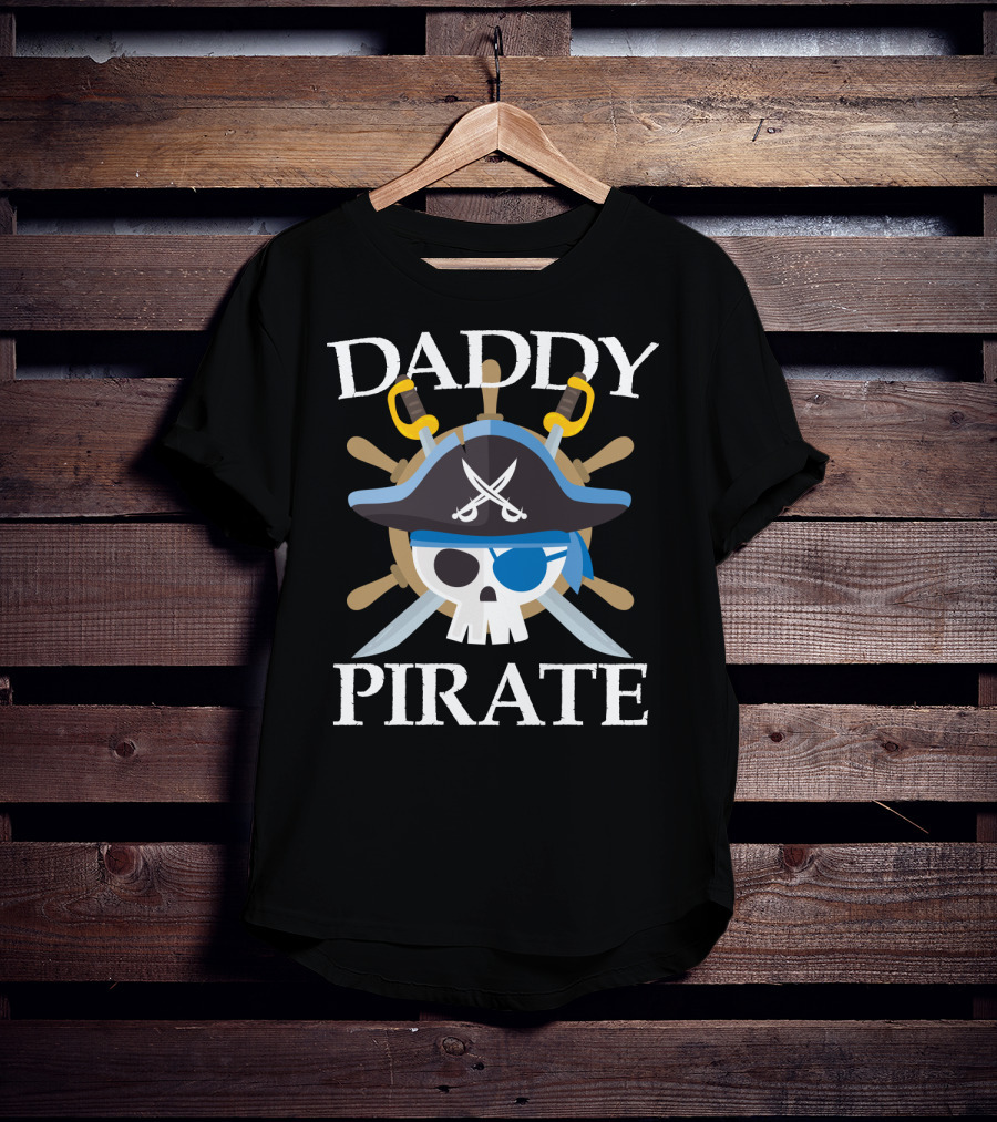 Daddy Pirate Skull And Crossed Swords Pirate Dad Family T-Shirt