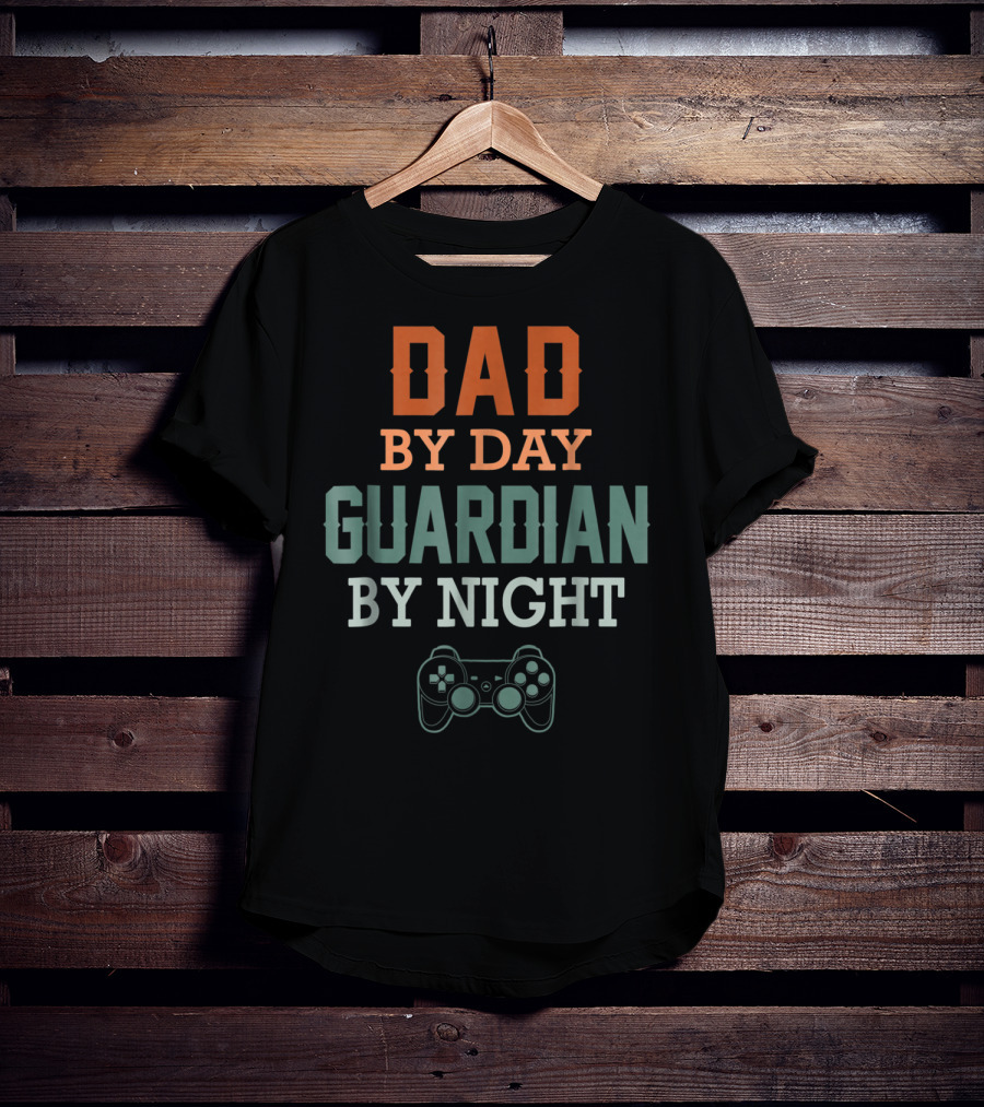 DAD BY DAY GUARDIAN BY NIGHT Gaming Controller T-Shirt