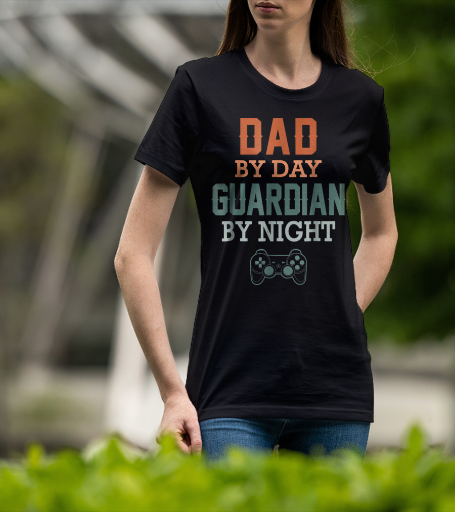 DAD BY DAY GUARDIAN BY NIGHT Gaming Controller T-Shirt