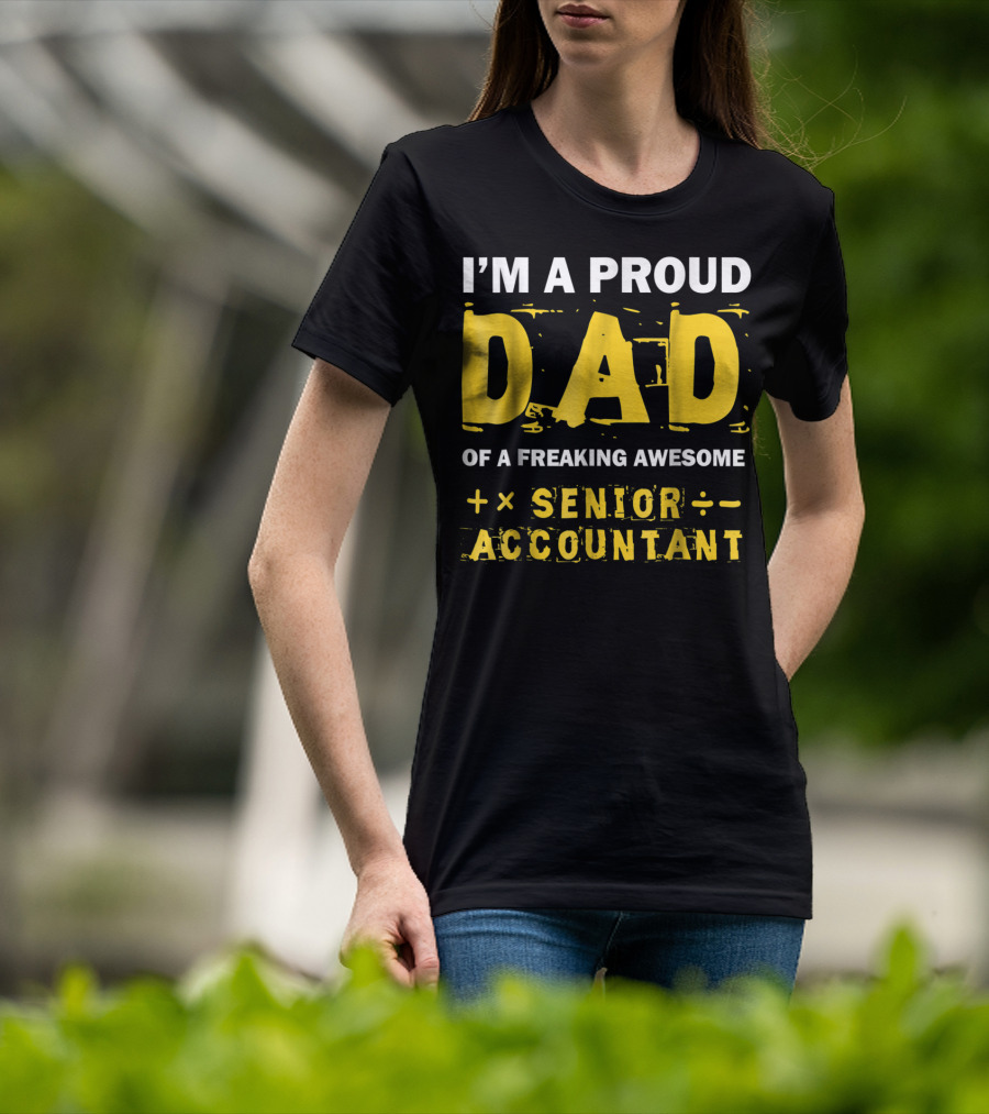 I'm A Proud Dad Of A Freaking Awesome Senior Accountant T-Shirt