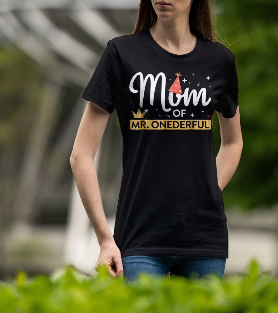 Mom Of Mr. Onederful First Birthday Party Hat And Crown Confetti T-Shirt