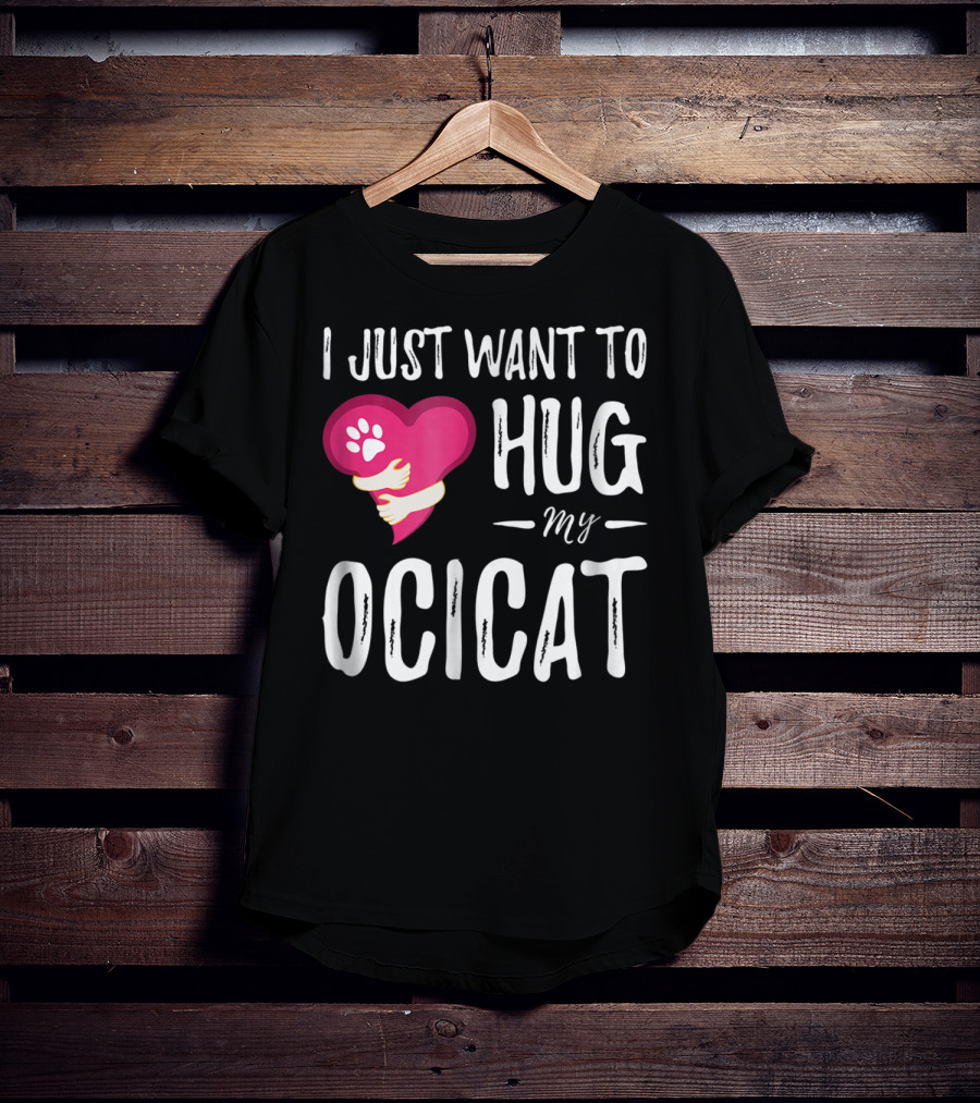 I Just Want To Hug My Ocicat Cat Lover Mom Hugging Idea92 T-Shirt
