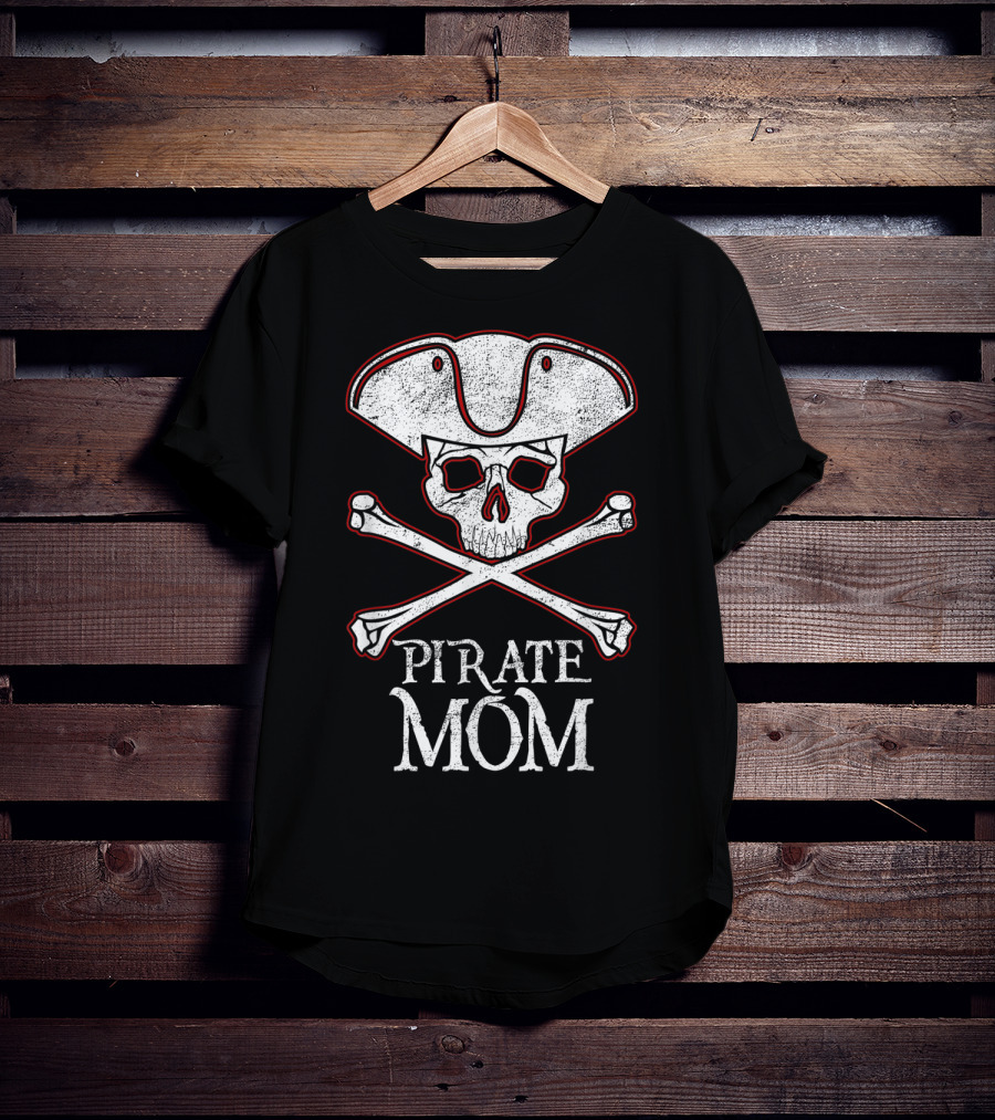 PIRATE MOM Skull Crossbones Halloween Captain T-Shirt