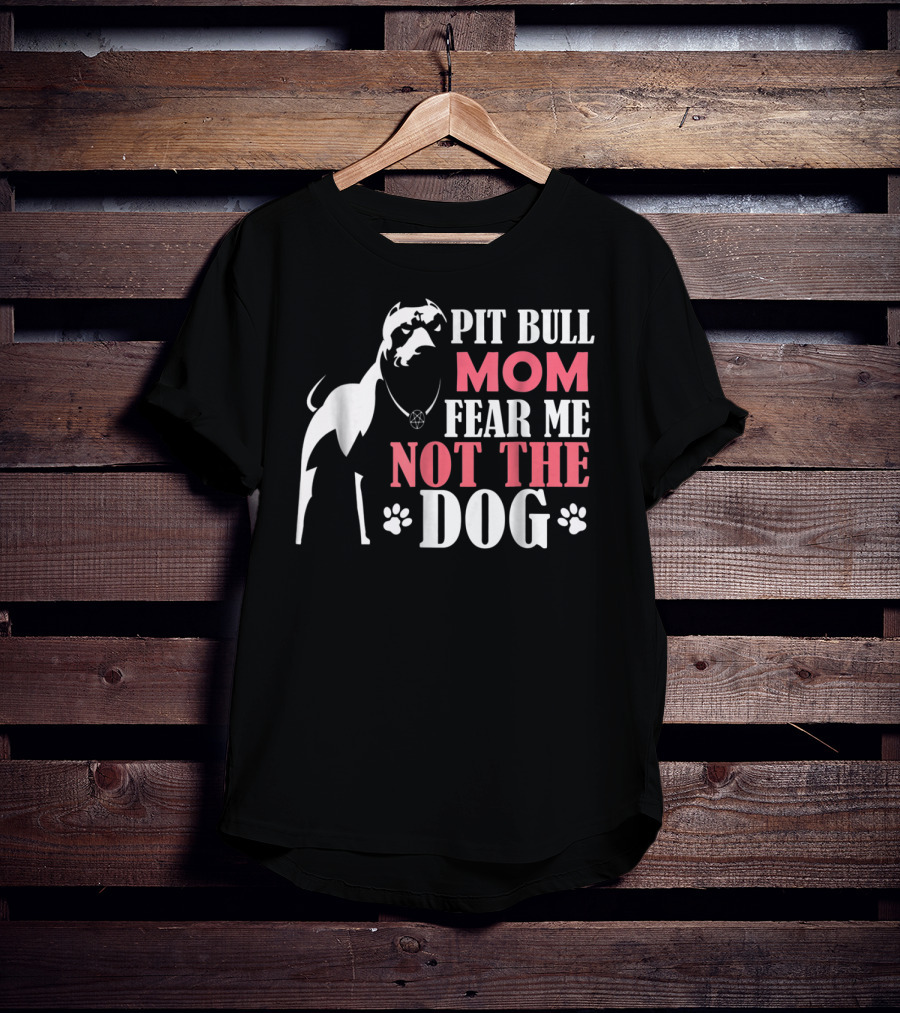 Pit Bull Mom Fear Me Not The Dog With Paw Prints And Necklace T-Shirt