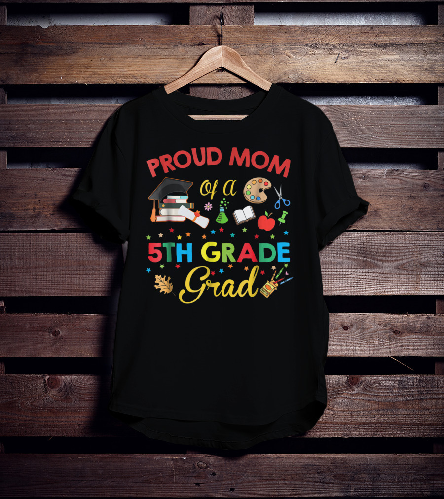 Proud Mom Of A 5th Grade Grad With Graduation Cap Books Art Supplies Science Beaker Apple Stars T-Shirt