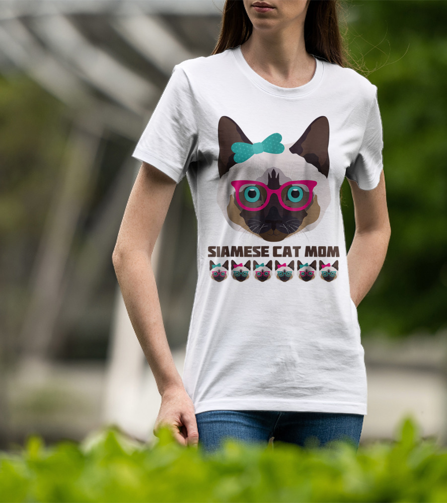 Siamese Cat Mom Cute Funny Cat Lover With Glasses And Bow T-Shirt