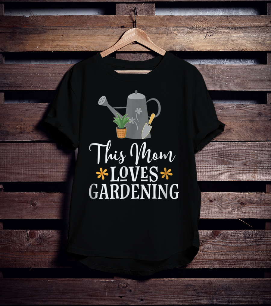 This Mom Loves Gardening Watering Can Planting Enthusiast T-Shirt