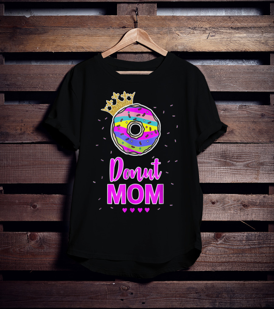 Donut Mom Birthday Girl Matching Family Cake24 Multicolored Crown Hearts T-Shirt