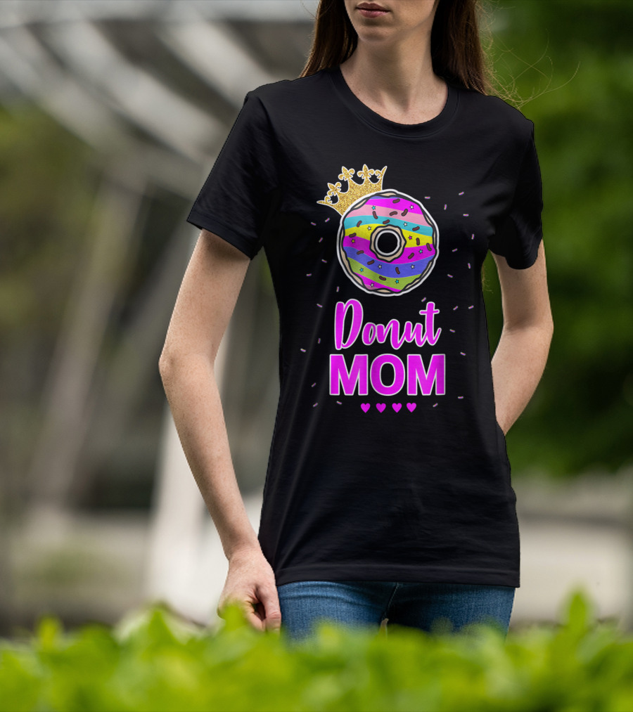 Donut Mom Birthday Girl Matching Family Cake24 Multicolored Crown Hearts T-Shirt