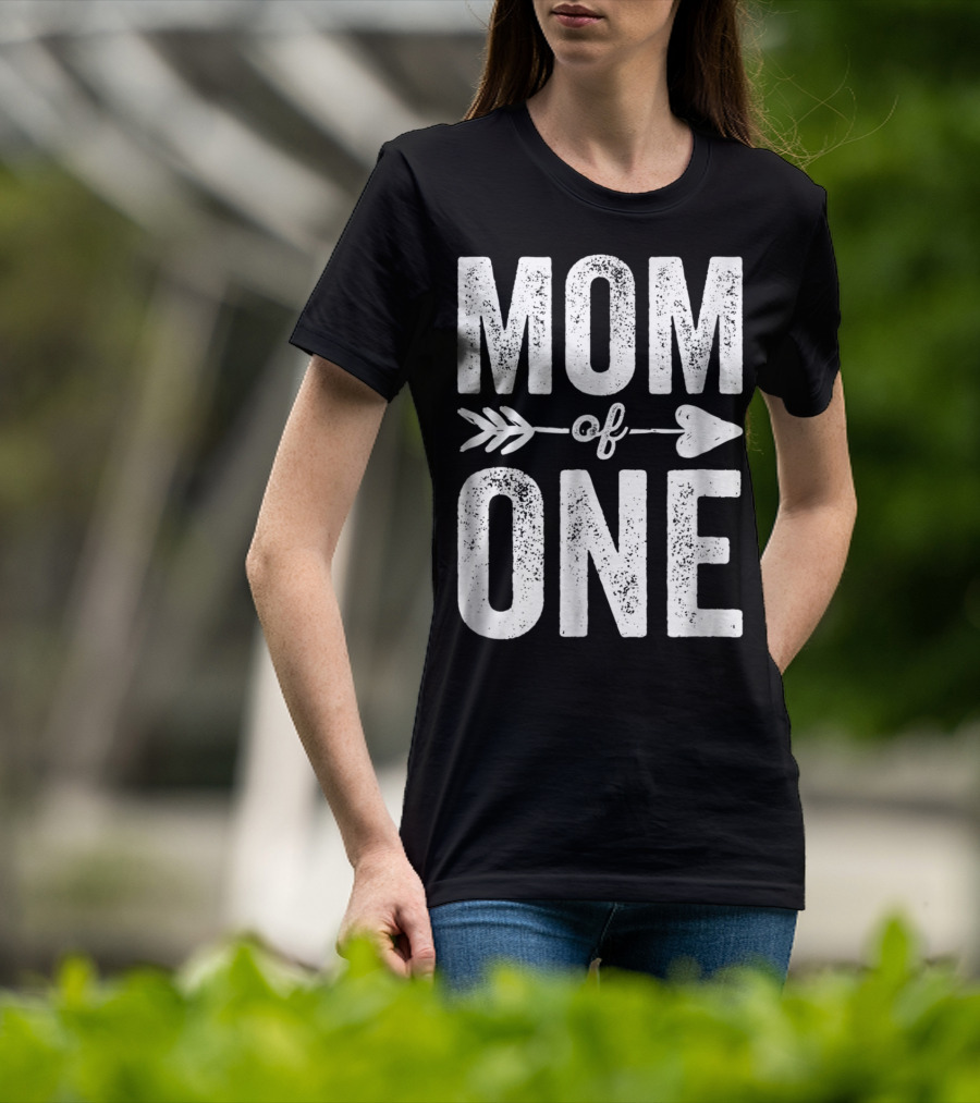 Mom Of One Arrow Heart Design Thank You Raising One Kid47 T-Shirt