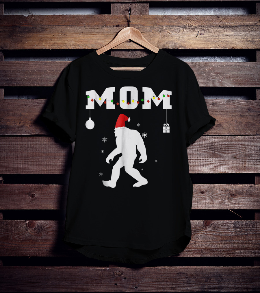 Bigfoot Mom Christmas Santa Hat Ornament Snowflakes Gift T-Shirt