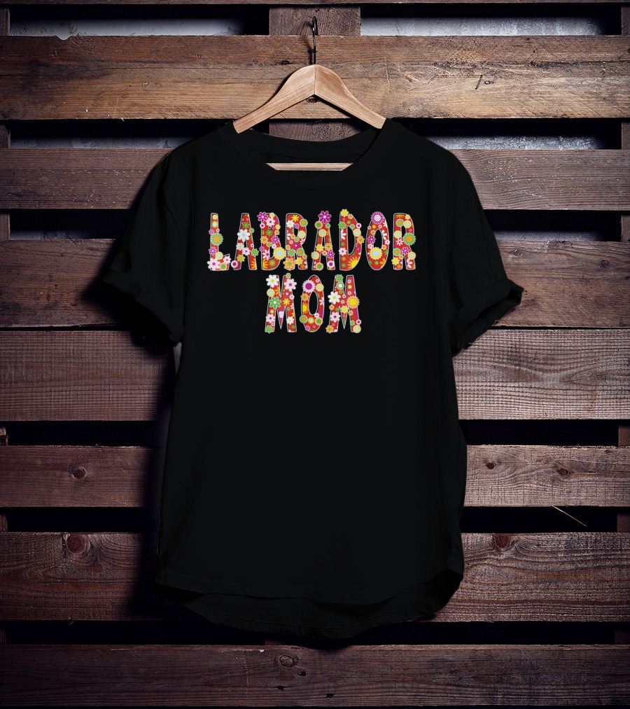 Labrador Mom Flower Decorated Text T-Shirt