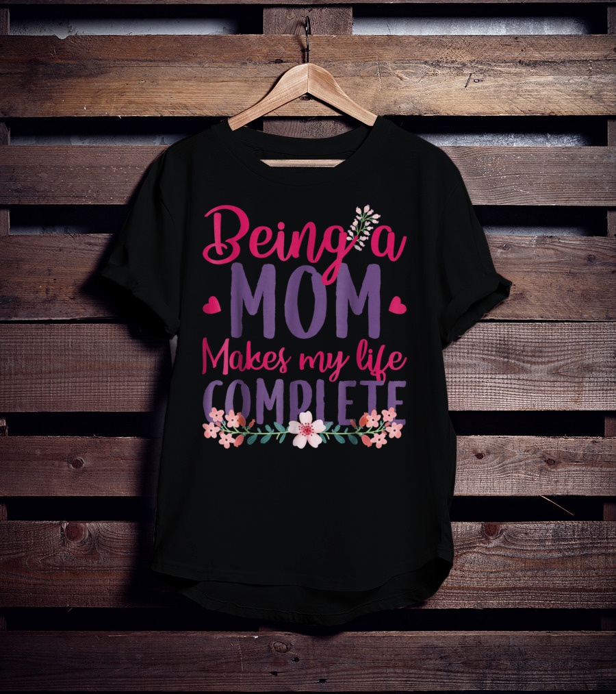 Being A Mom Makes My Life Complete Flower Lover Hearts T-Shirt