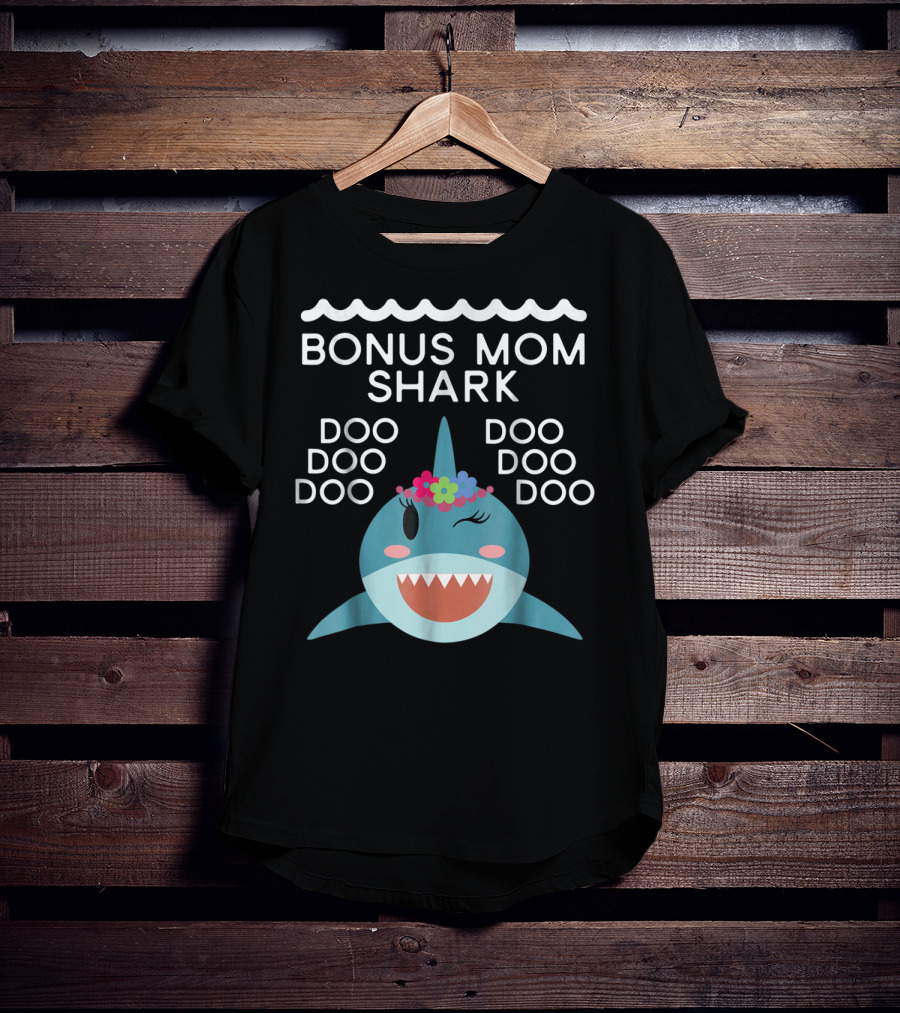 Bonus Mom Shark Doo Doo Doo Doo Doo Doo Doo T-Shirt