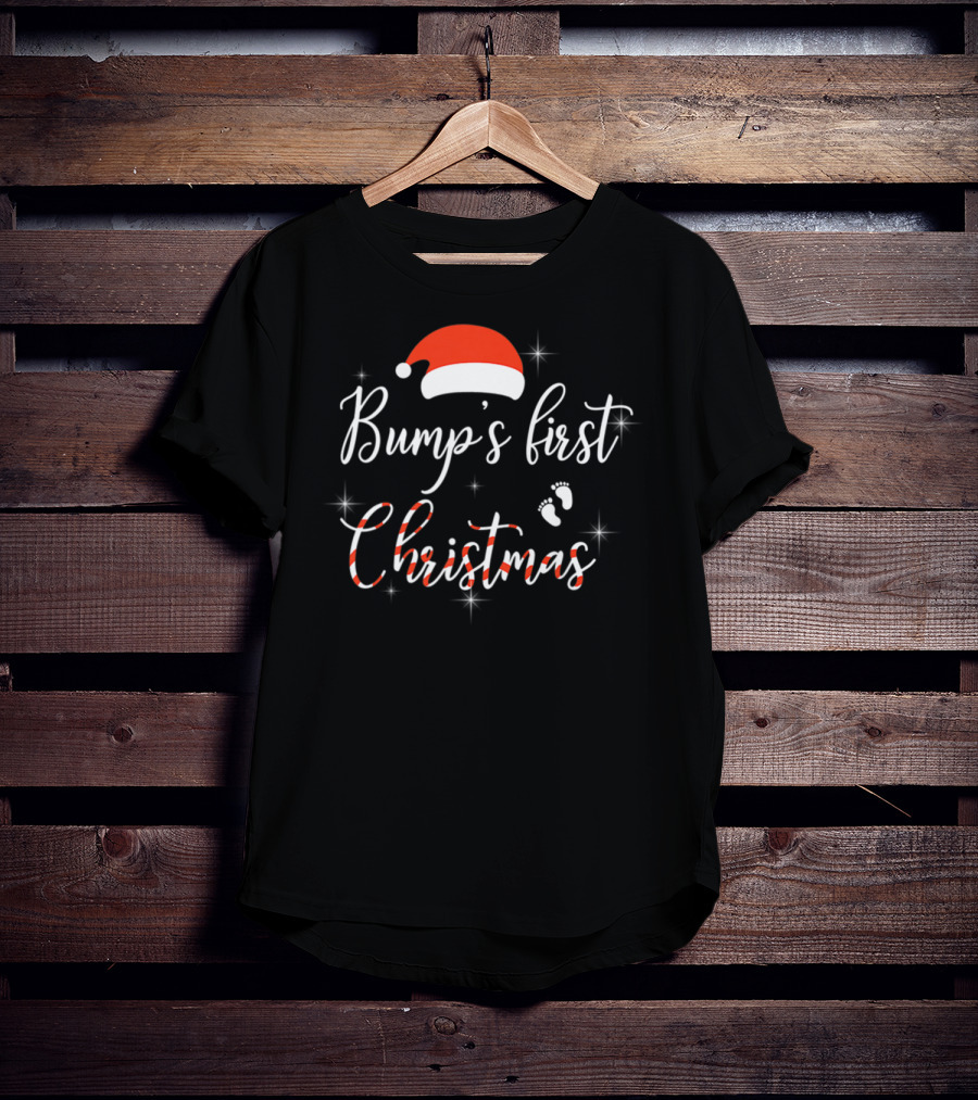 Bump's First Christmas Santa Hat Baby Feet Pregnant Mom Expecting Baby T-Shirt