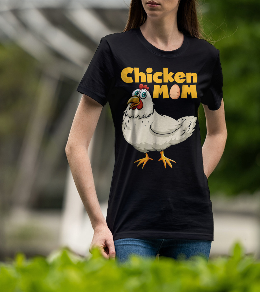 Chicken Mom Cute Cartoon Hen With Egg Lettering T-Shirt