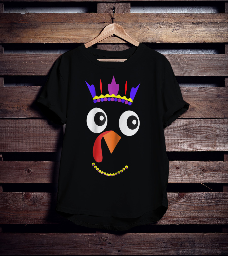 Cute Little Turkey Funny Thanksgiving Mom With Crown And Necklace T-Shirt