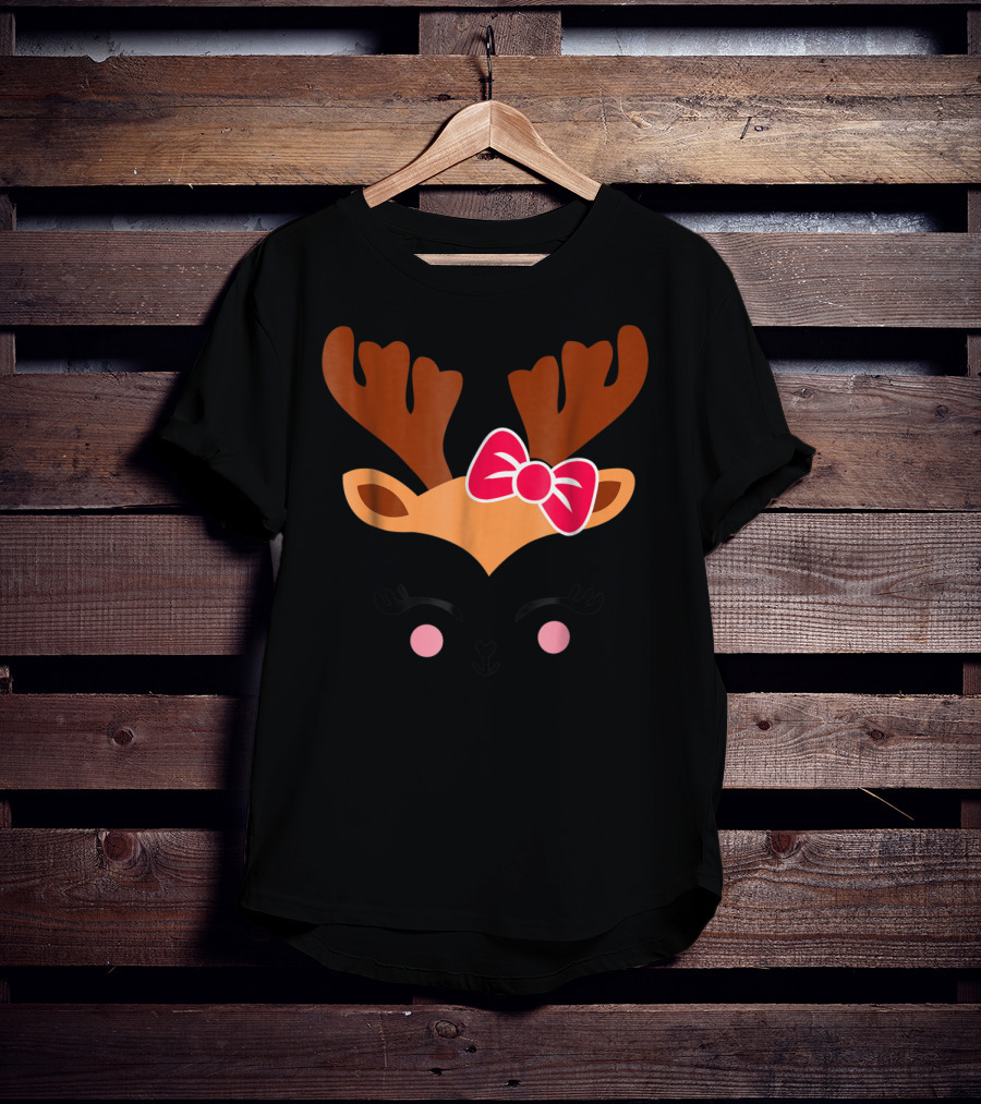 Cute Reindeer With Bow For Awesome Girlfriend Mom Daughter T-Shirt