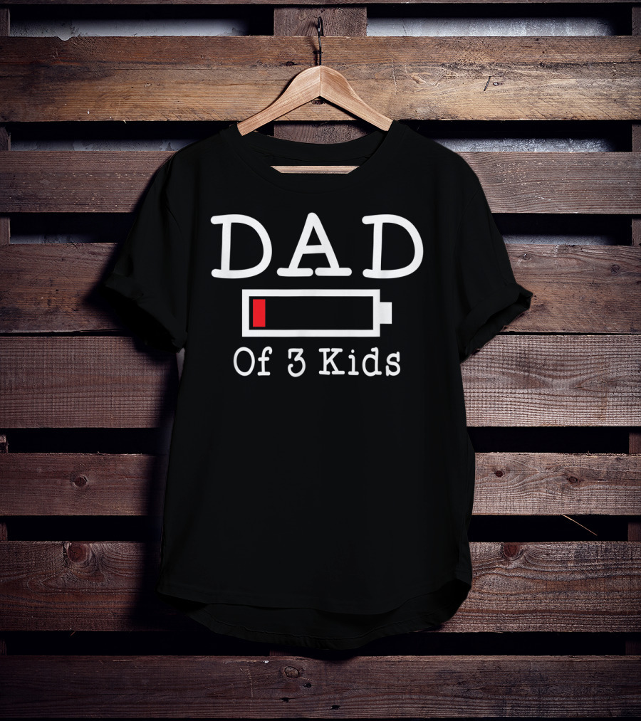 Dad Of 3 Kids Low Battery Icon Busy Mens Funny T-Shirt