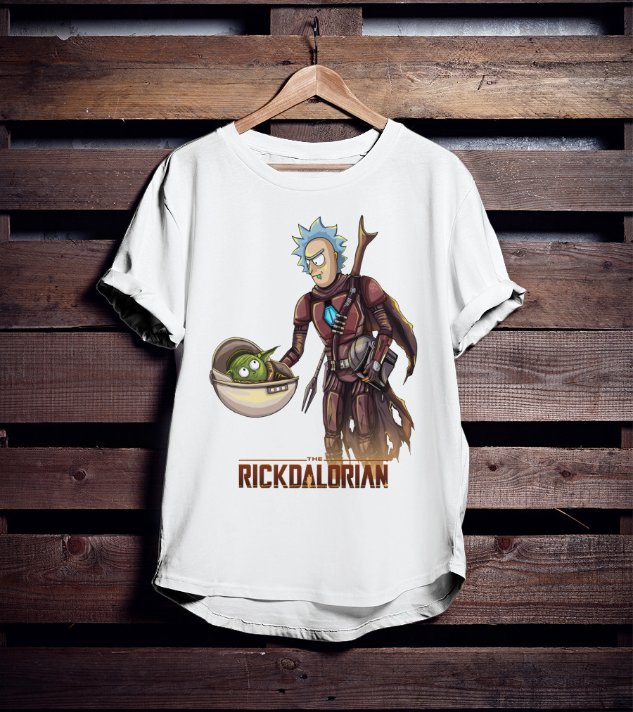 The RICKDALORIAN Sci-Fi Character Fusion With Armor And Green Alien In Pod T-Shirt