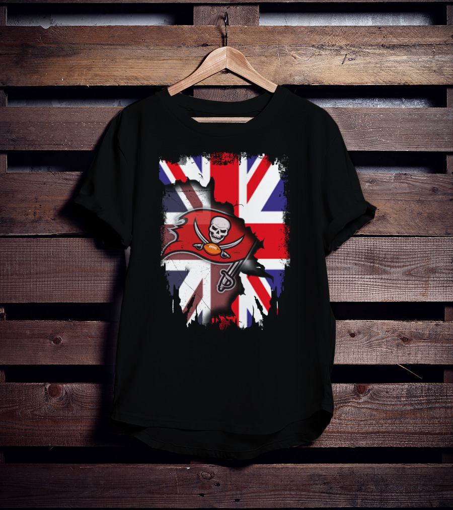United Kingdom Flag With Buccaneers Skull And Swords T-Shirt