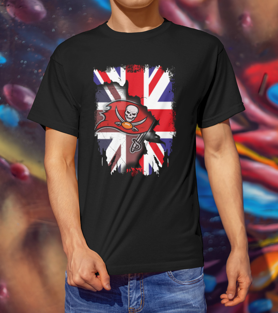 United Kingdom Flag With Buccaneers Skull And Swords T-Shirt