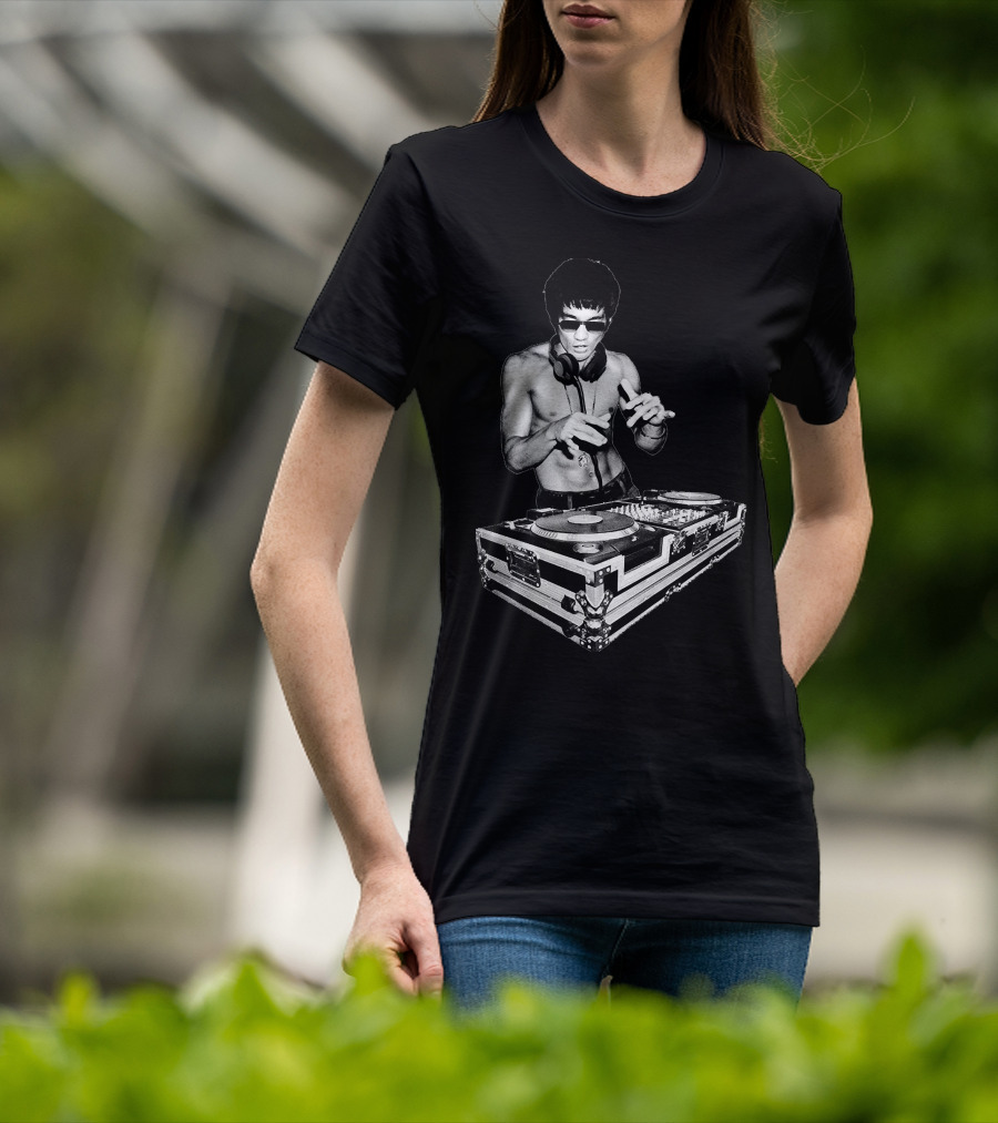 Bruce Lee Mixing Vinyl DJ Decks T-Shirt