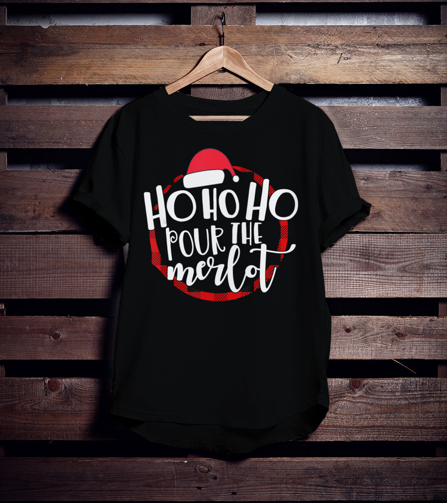 Ho Ho Ho Pour The Merlot Santa Hat Plaid Circle T-Shirt