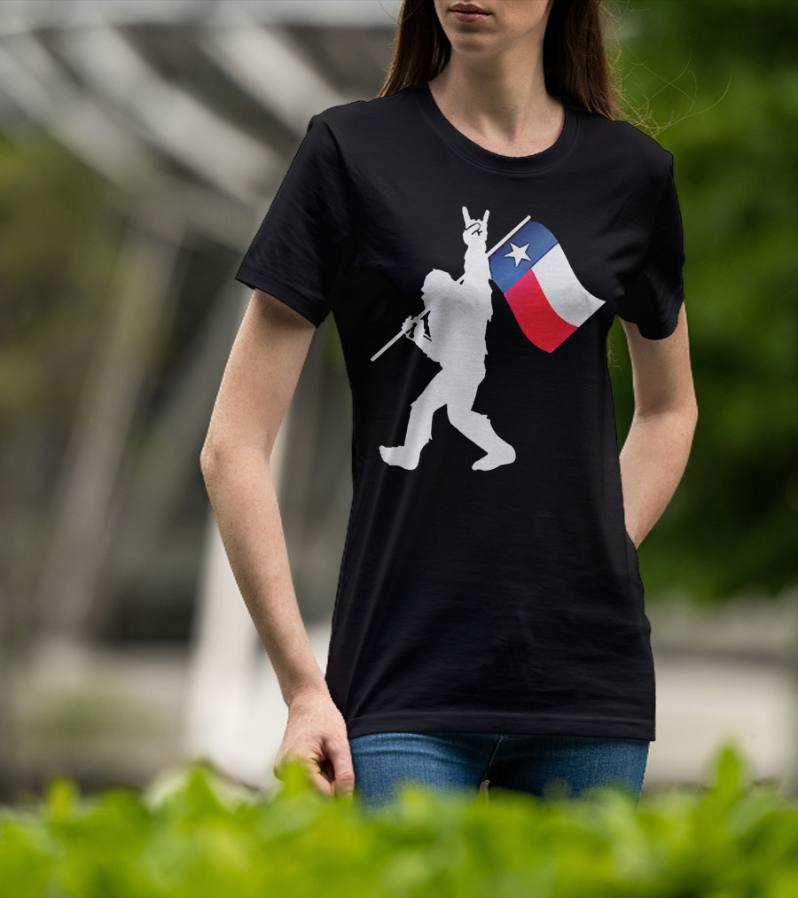 Bigfoot Holding Texas Flag Rock And Roll Salute T-Shirt
