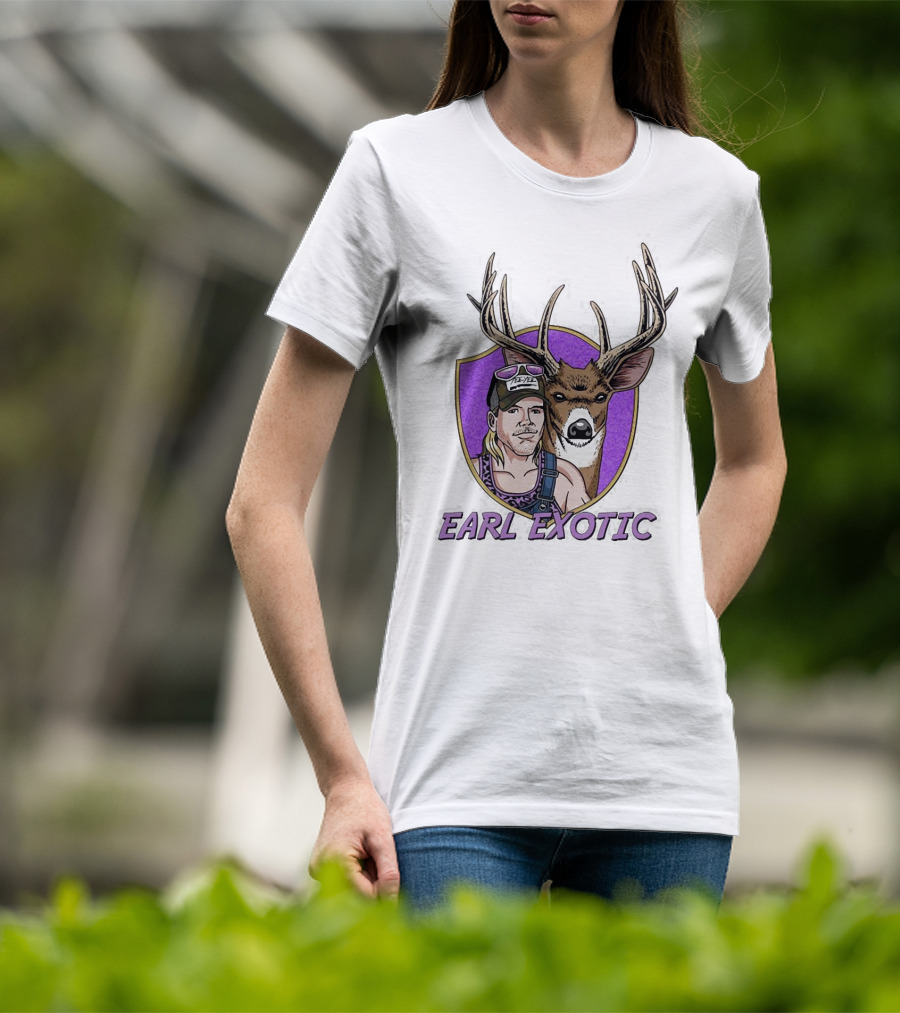 Earl Exotic Deer Hunter With Sunglasses Mule Deer Antlers T-Shirt