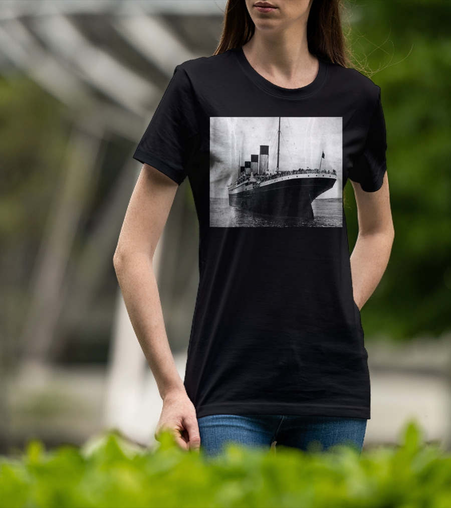 Kids The Titanic Setting Sail Iconic Ocean Liner Image T-Shirt