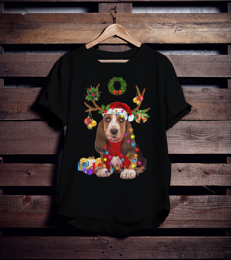 Basset Hound Santa Hat Reindeer Christmas Lights Wreath Holiday Gifts T-Shirt