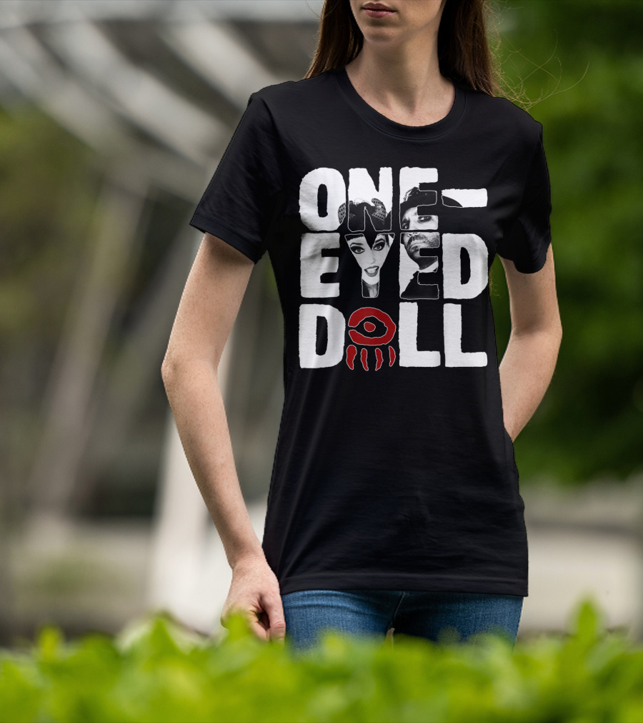 OneEyed Doll Band Selfie Eye Classicfit T-Shirt